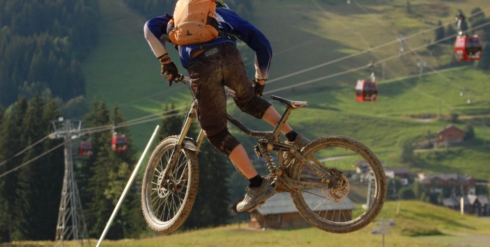 Learn how to whip in Morzine - MTB Beds