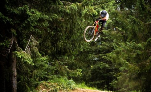 Hip jump in Chatel on the downhill bike