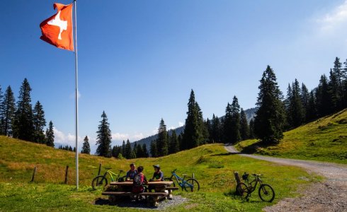 How to ride across the Swiss border MTB Morzine - MTB Beds