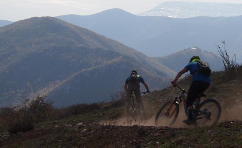 Following friends into epic singletrack Italy - MTB Beds