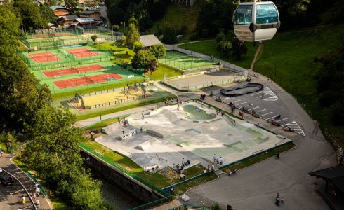 Are the tennis courts free in Morzine?
