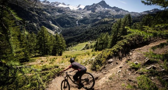 Amazing scenery mountain bike tour aosta