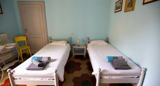 Twin bedroom Finale Ligure accommodation MTB Beds