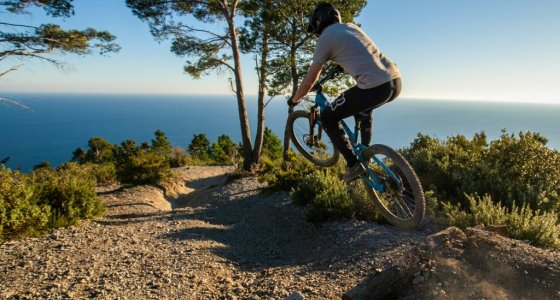 riding mountain bikes high above finale ligure 